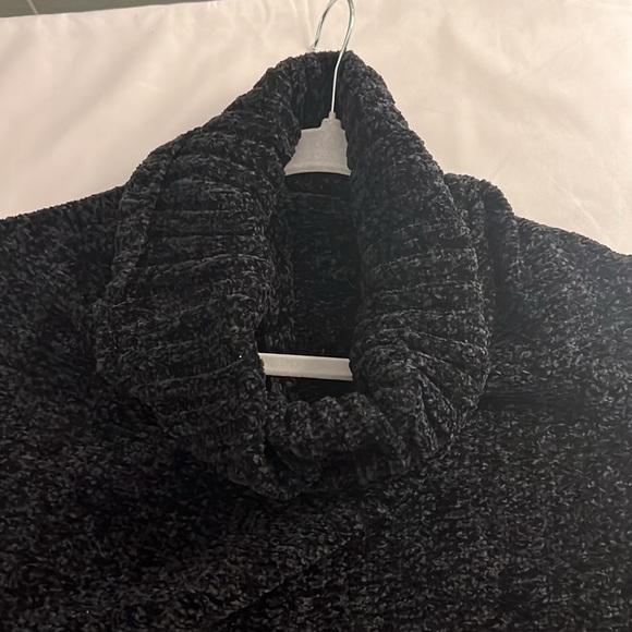 Britt’s Knit Poncho - Picture 4 of 7